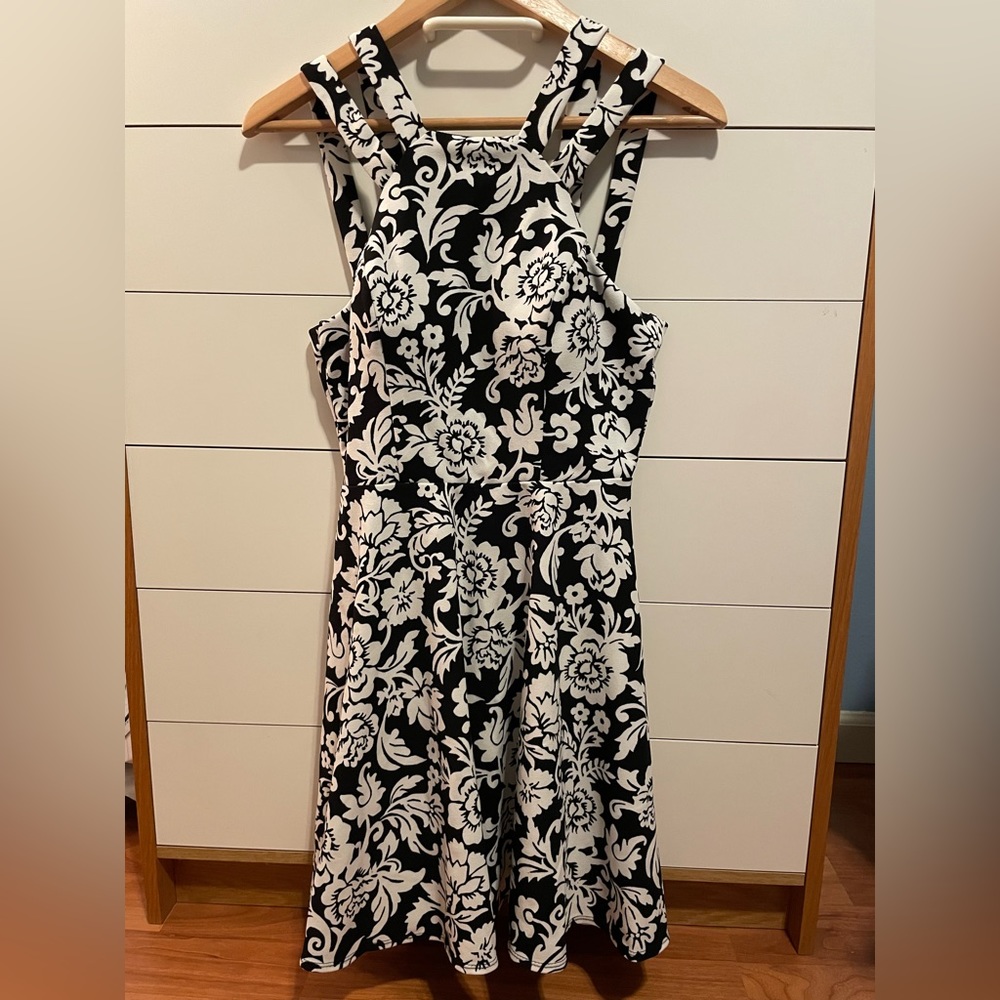 Dress Size 7/8 which is about S/M in other brands